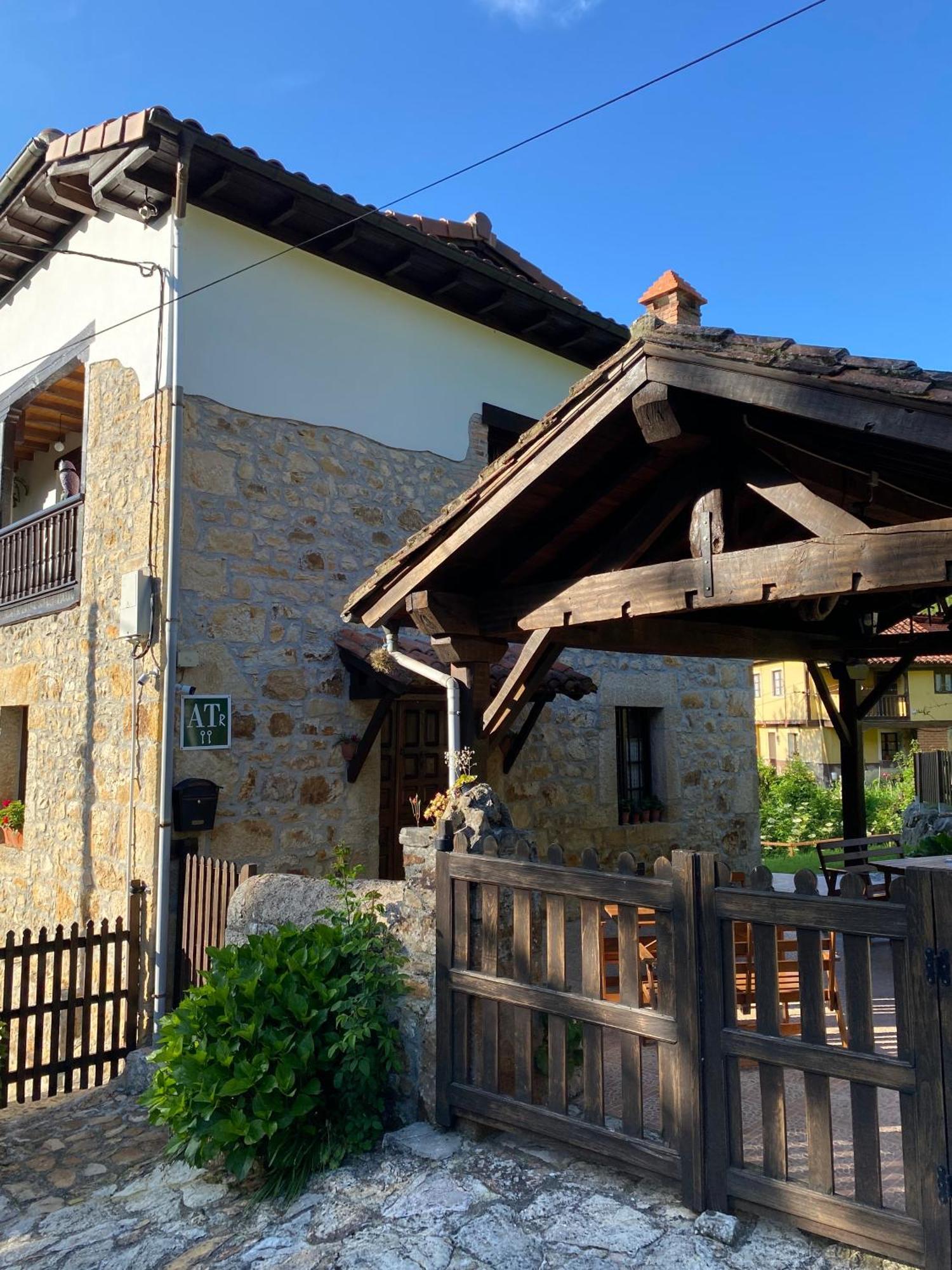 Apartamentos Rurales La Caviana Cangas de Onis Exterior photo