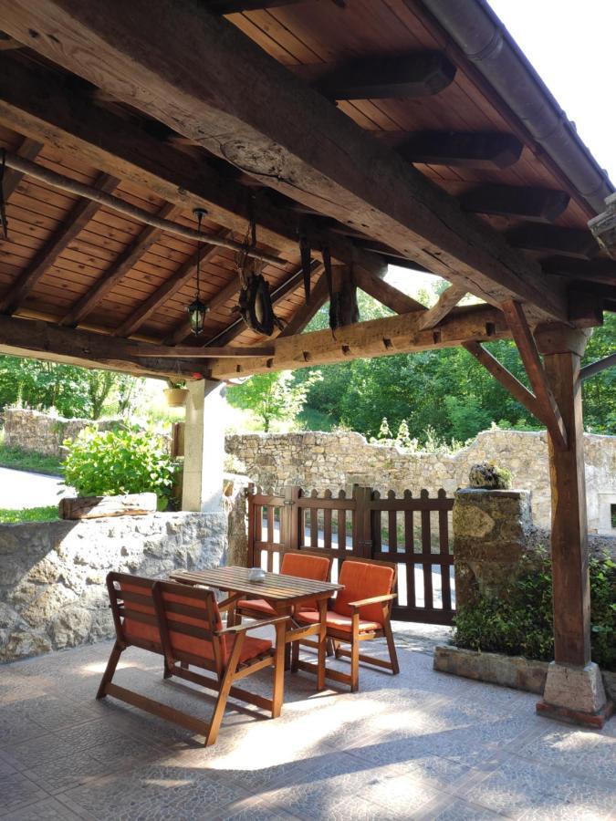 Apartamentos Rurales La Caviana Cangas de Onis Exterior photo