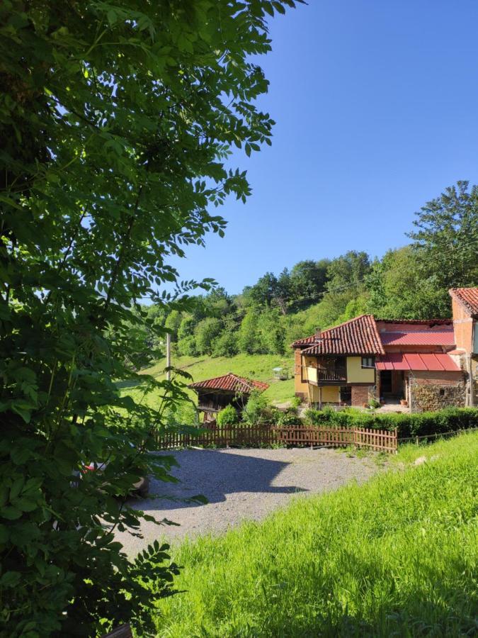 Apartamentos Rurales La Caviana Cangas de Onis Exterior photo